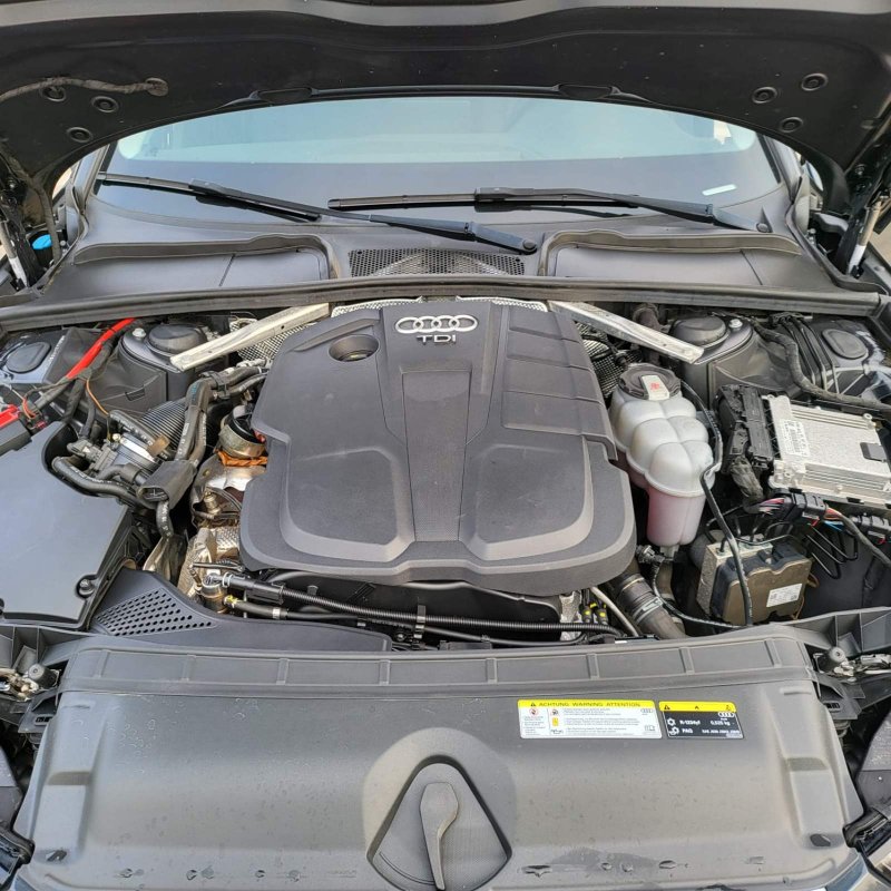Automobil