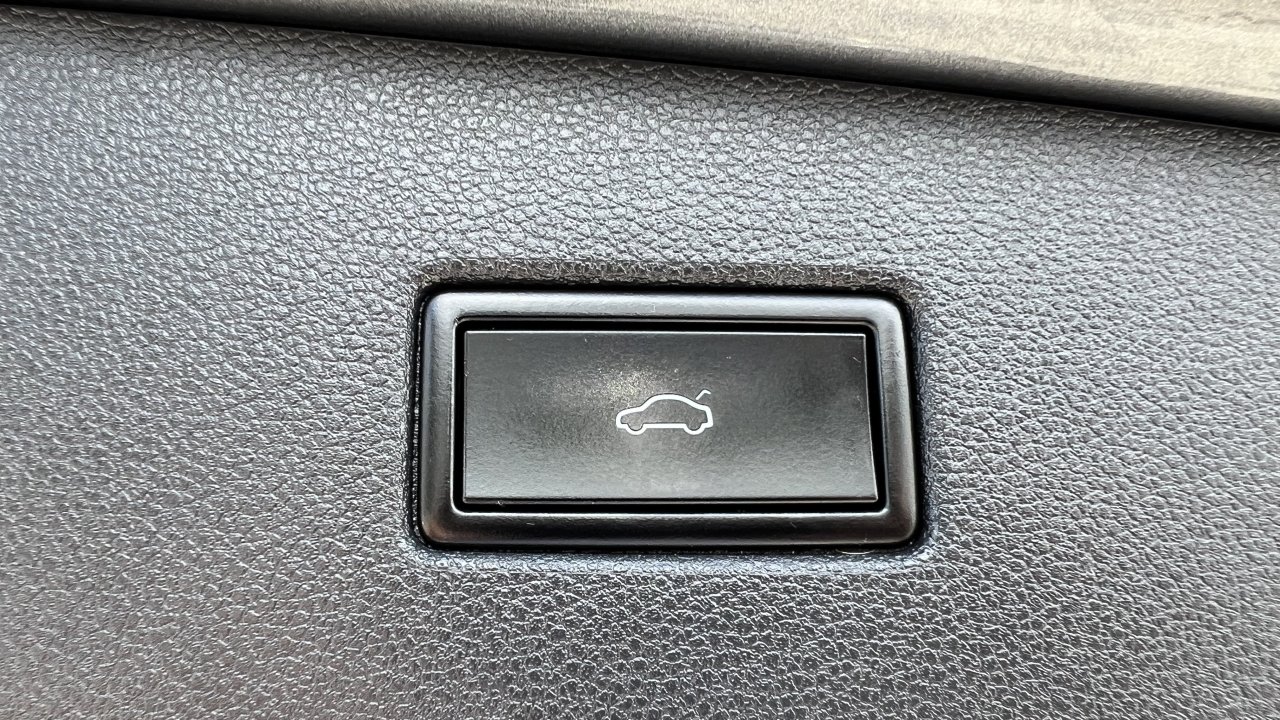 Automobil