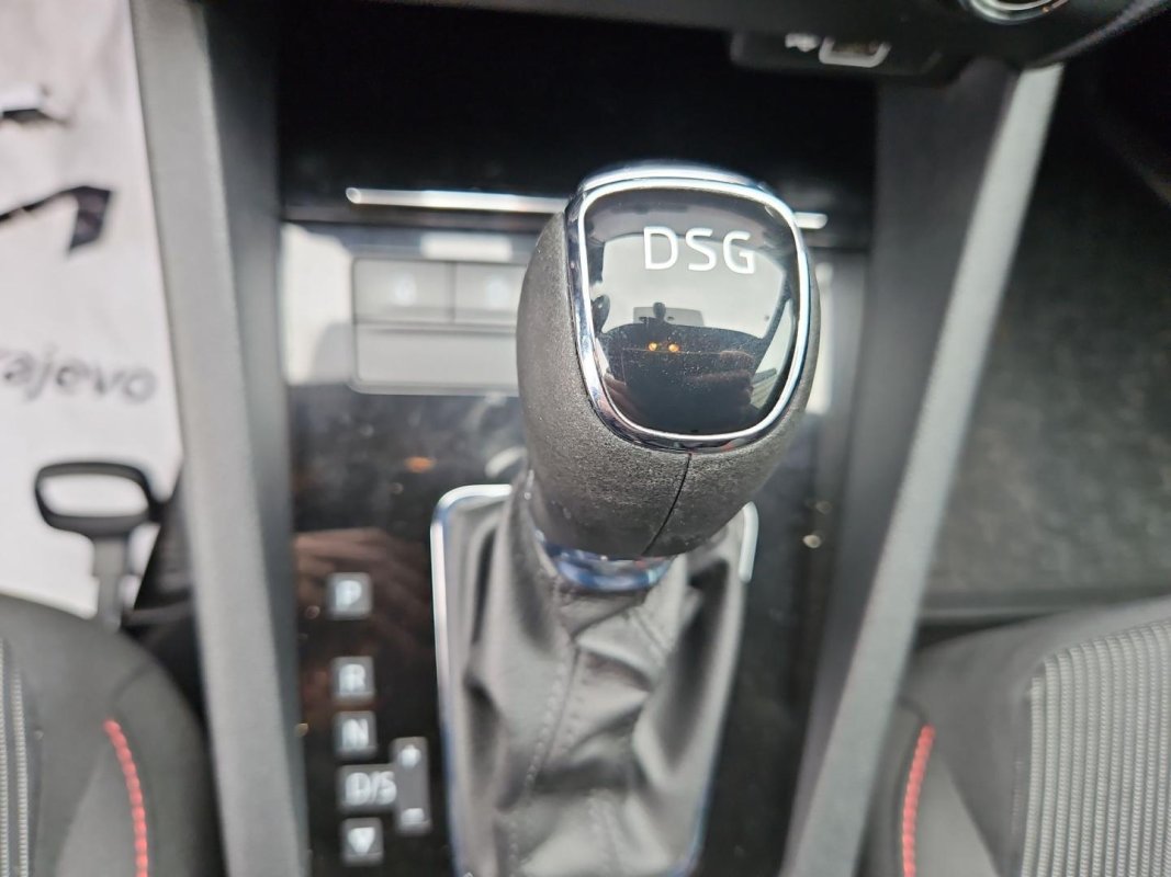 Automobil