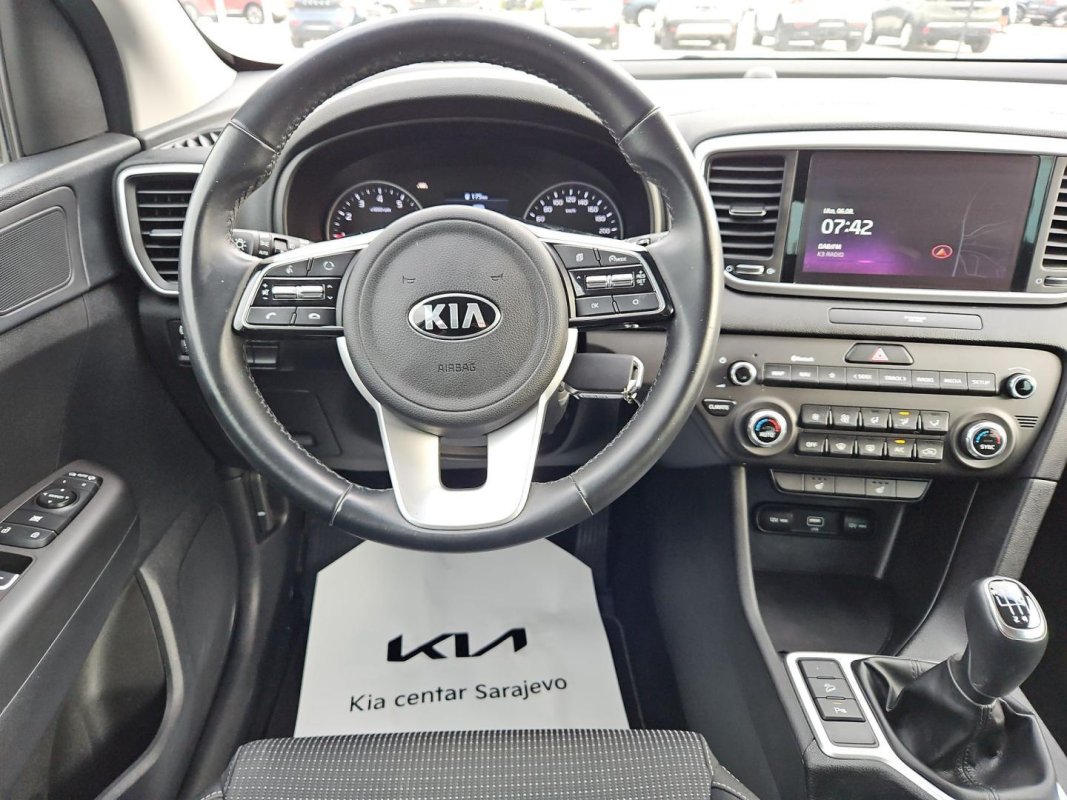 Automobil