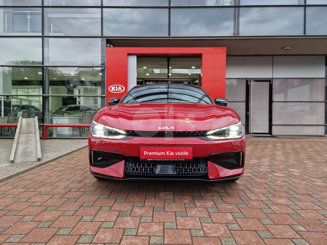 Automobil