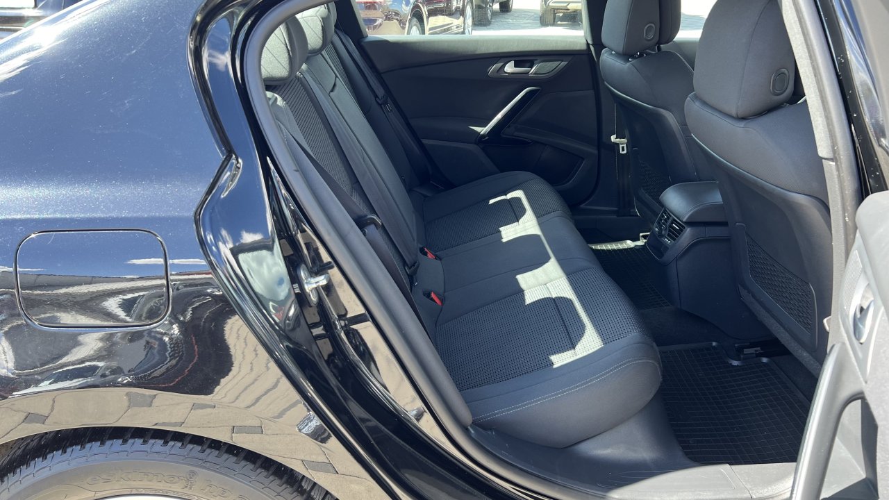 Automobil