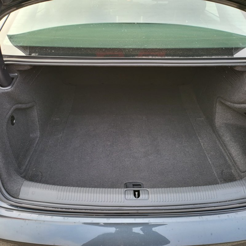 Automobil