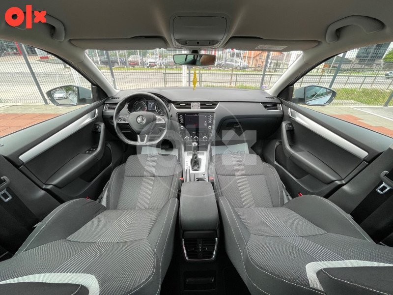 Automobil