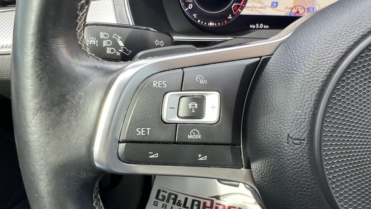 Automobil