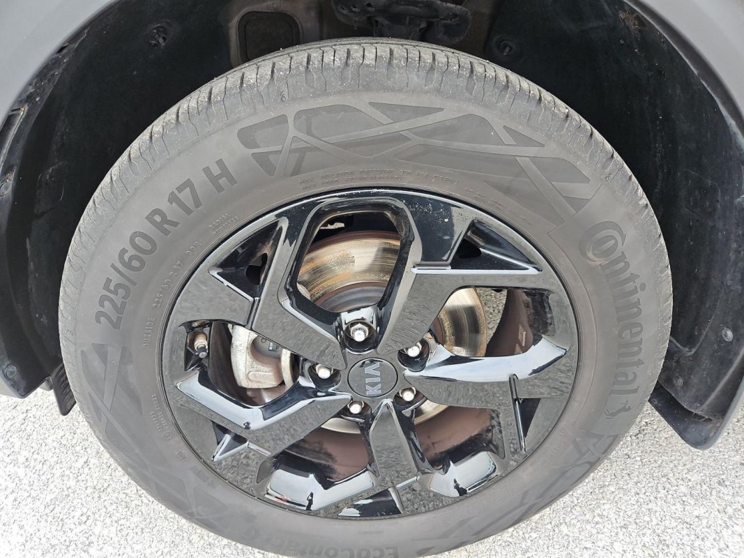 Automobil