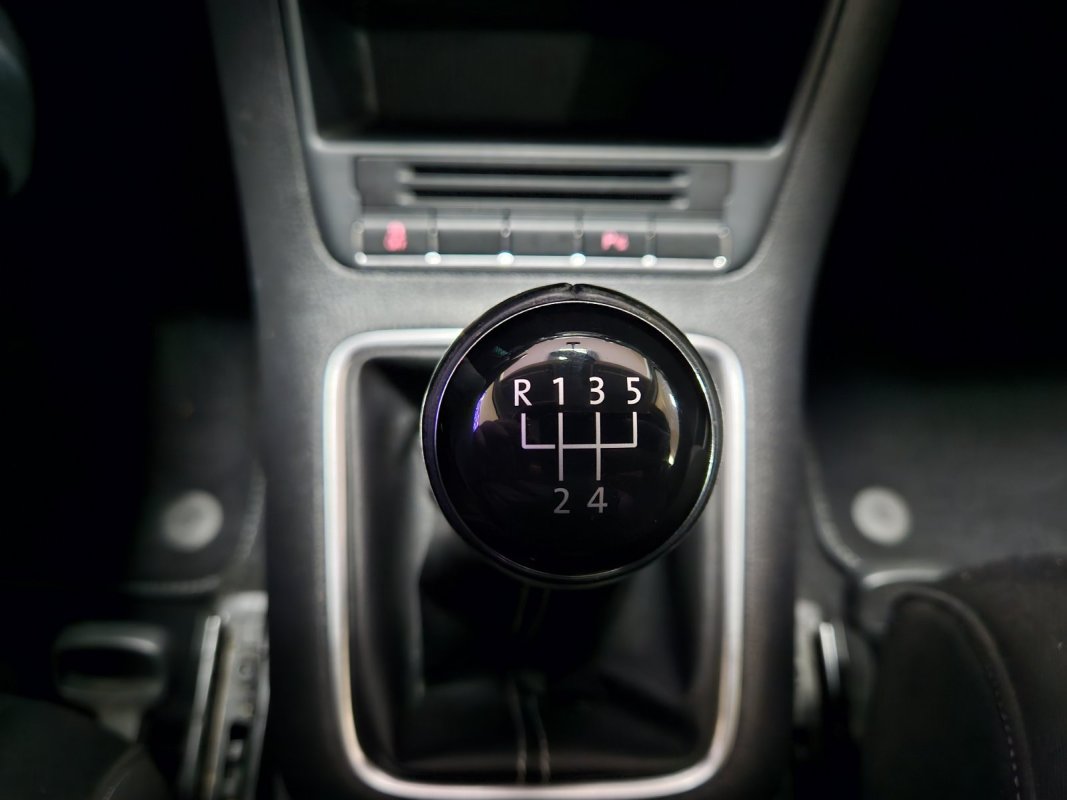 Automobil