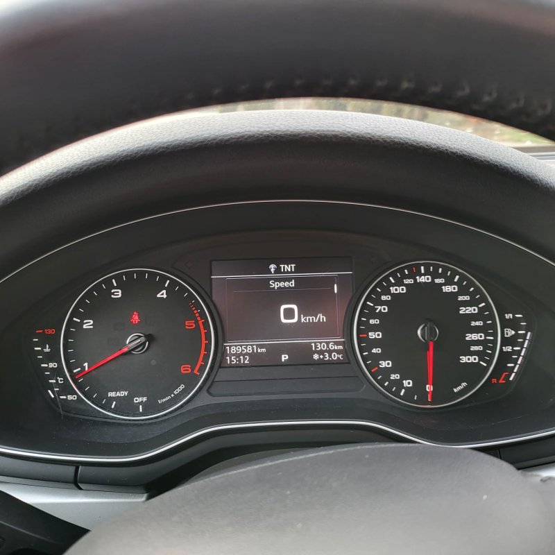 Automobil