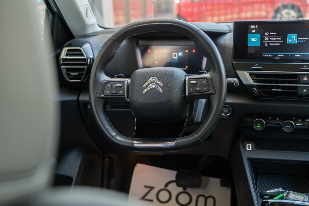 Automobil