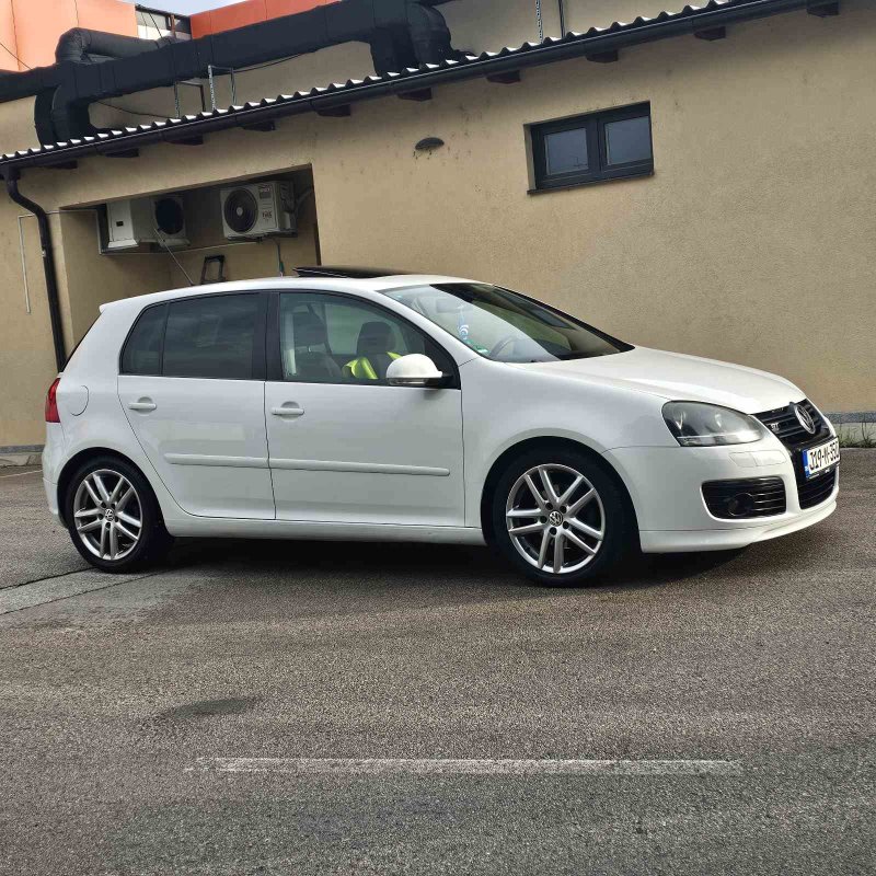 Automobil