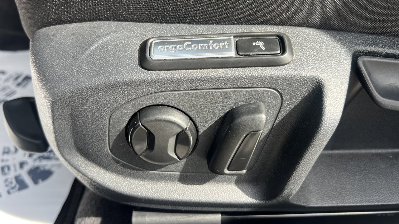 Automobil