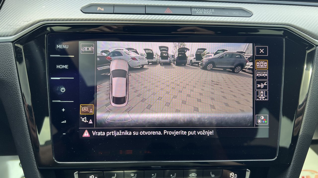 Automobil