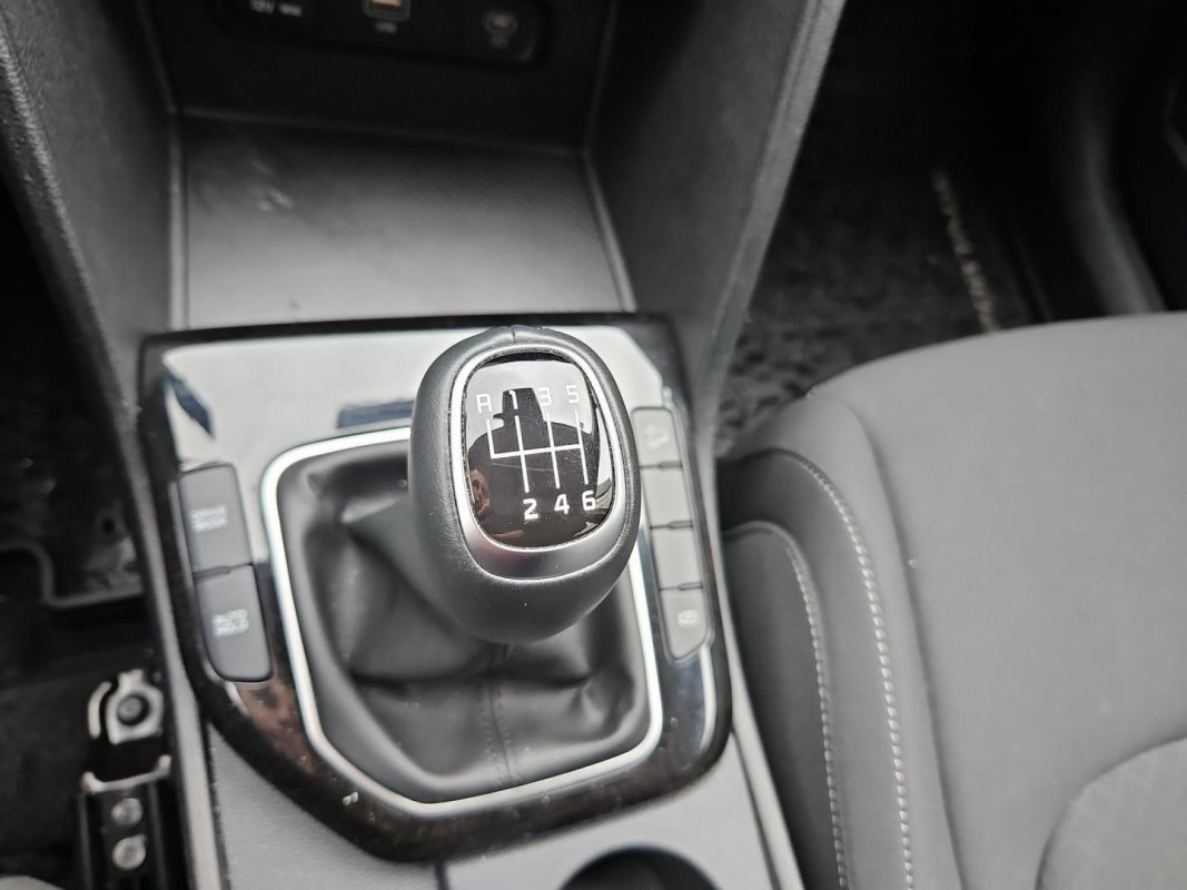 Automobil