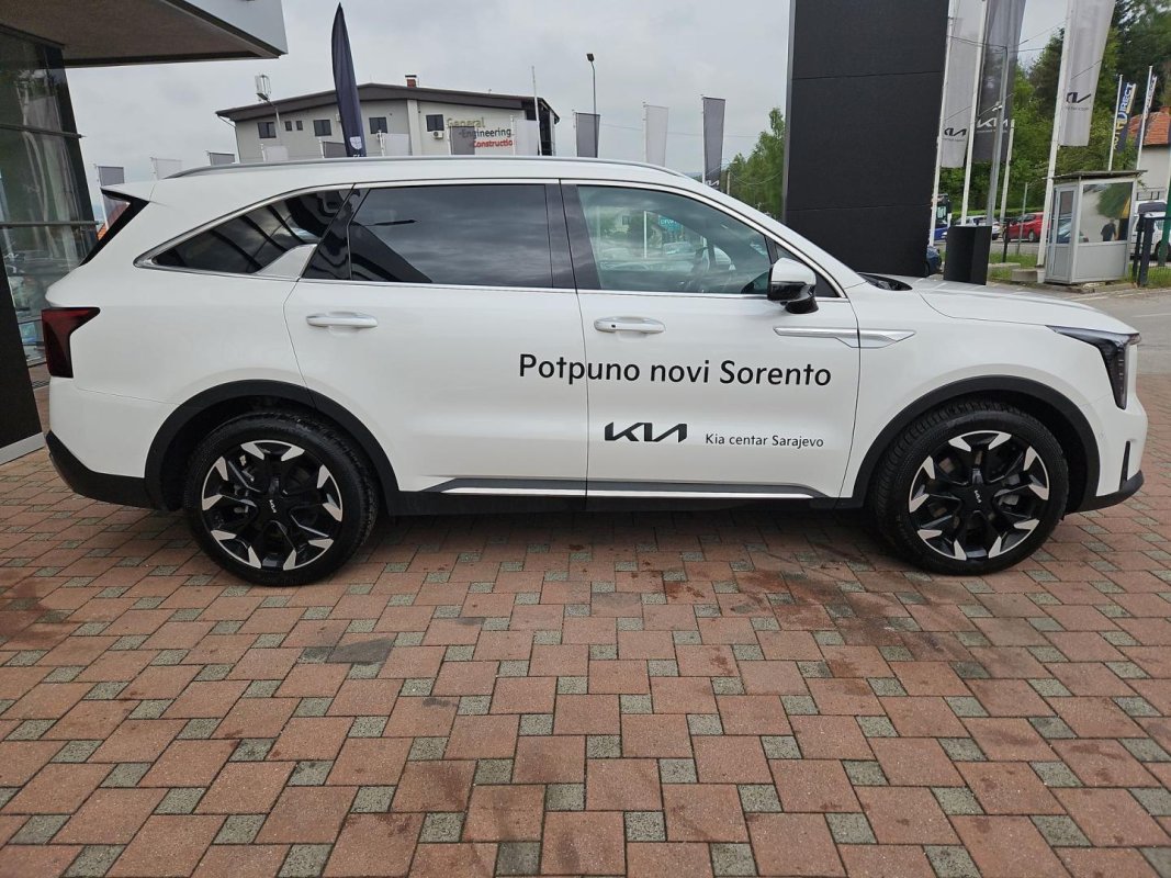 Automobil