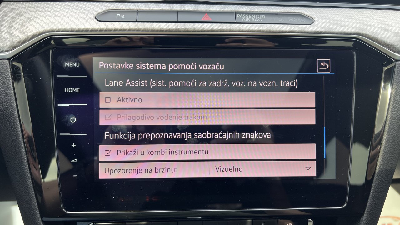 Automobil