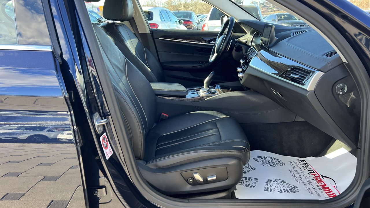 Automobil