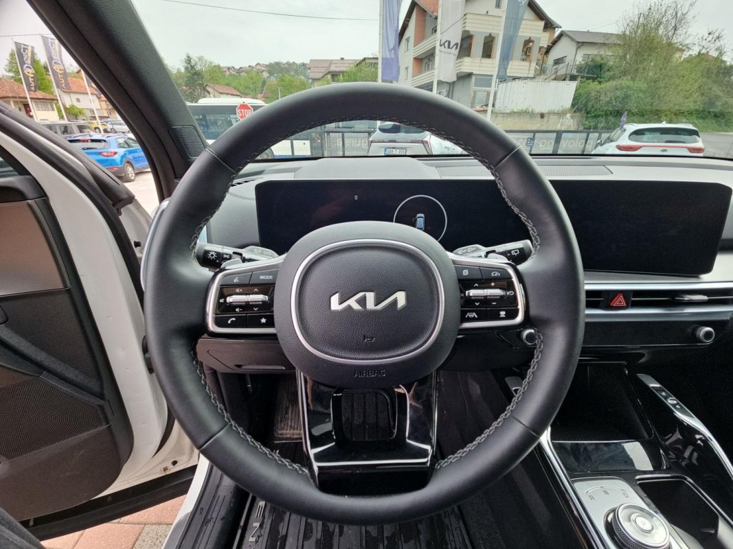 Automobil
