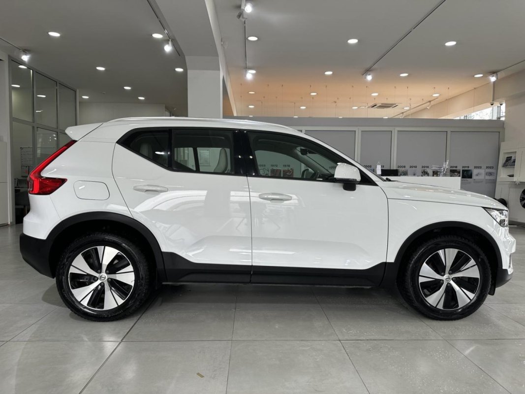 Automobil