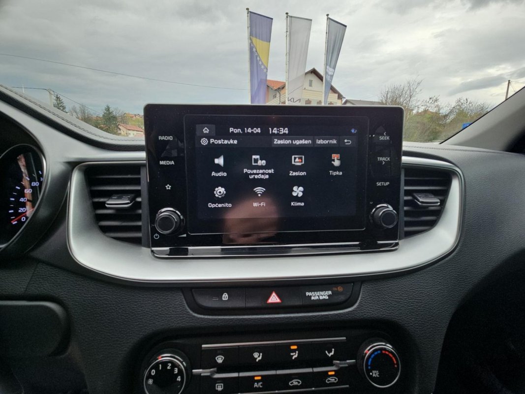 Automobil