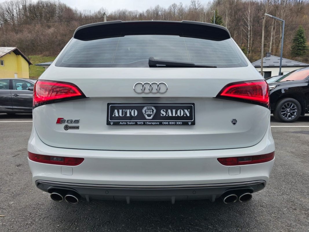 Automobil