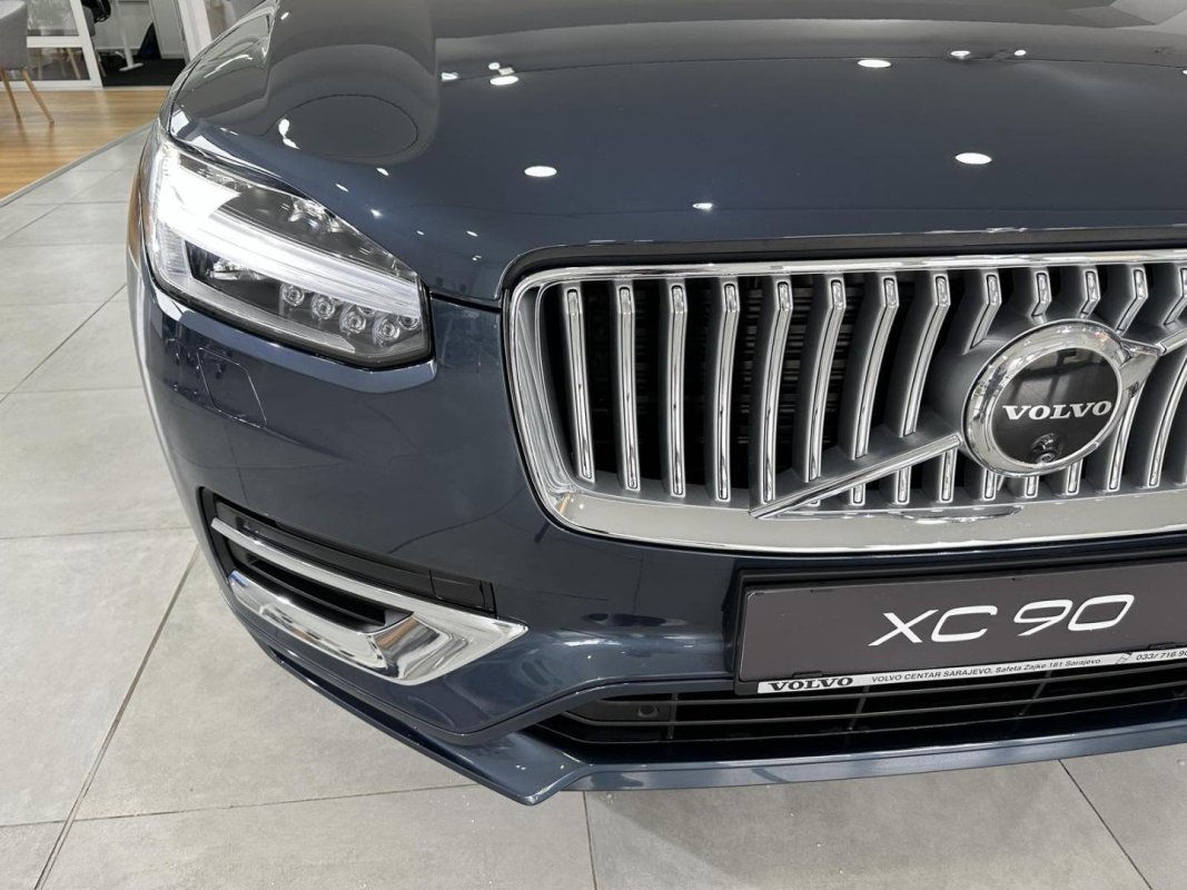 Automobil