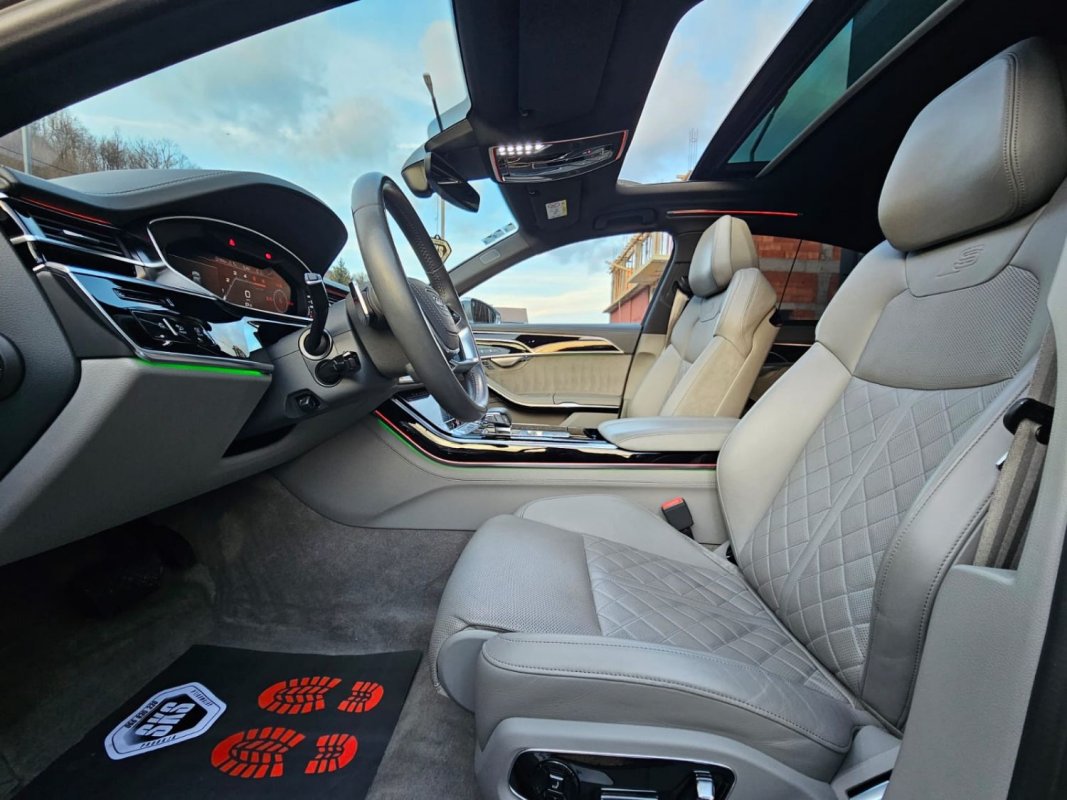 Automobil
