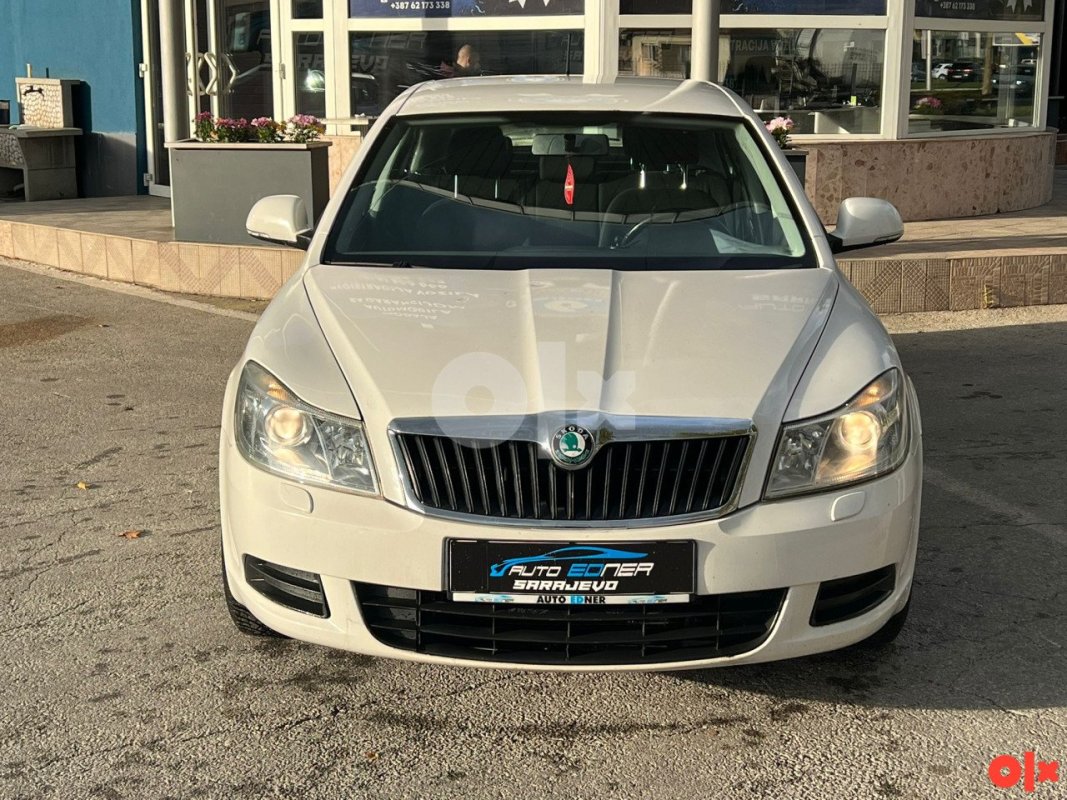 Automobil