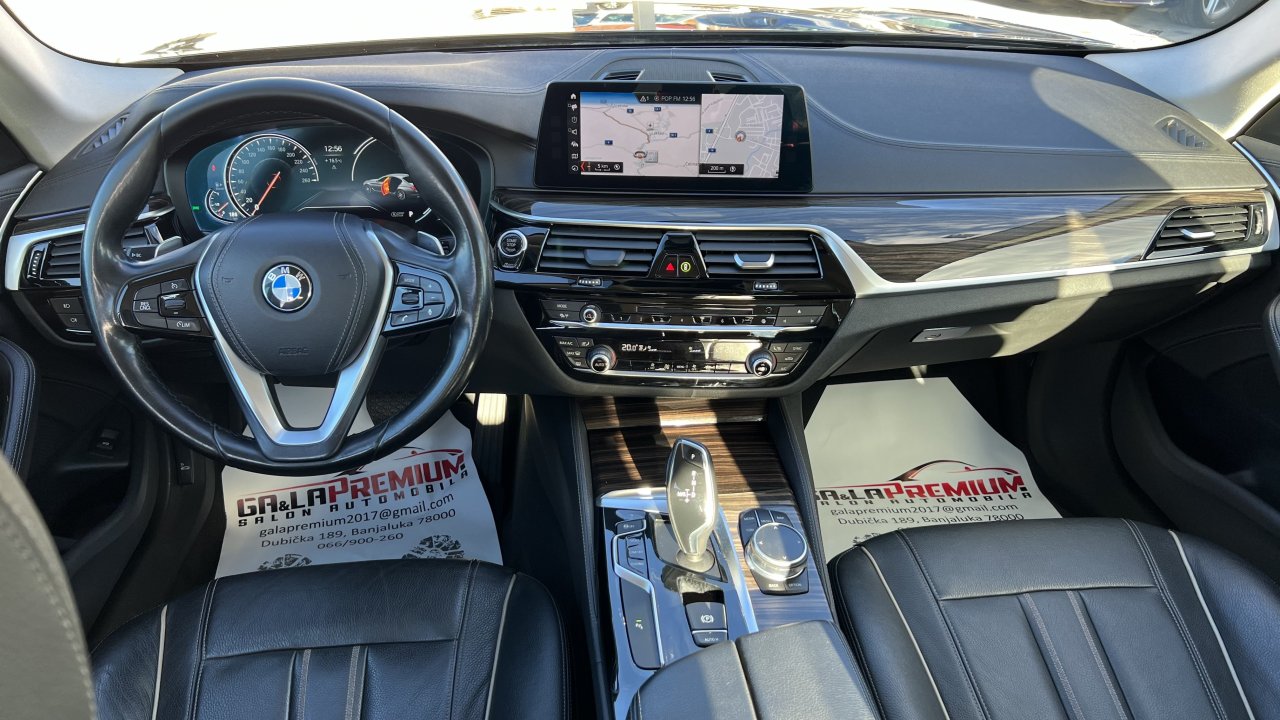 Automobil