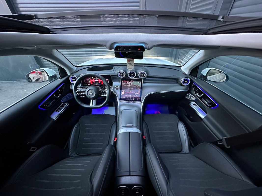 Automobil