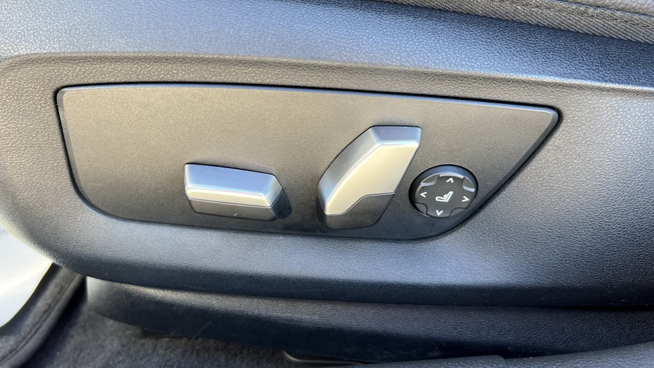 Automobil