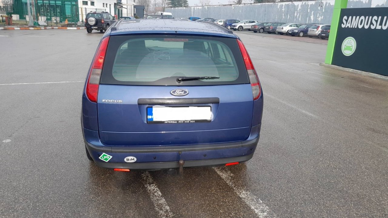 Automobil