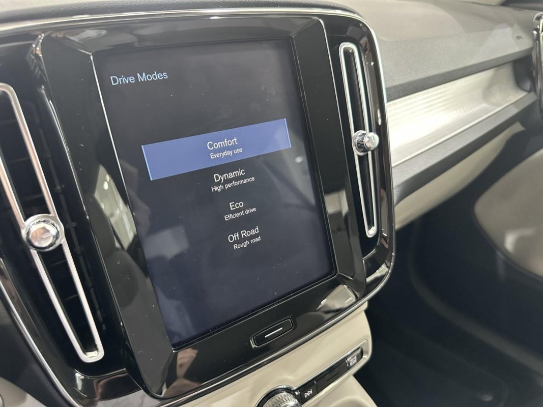 Automobil
