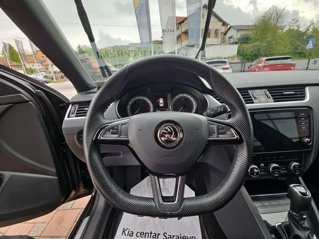 Automobil