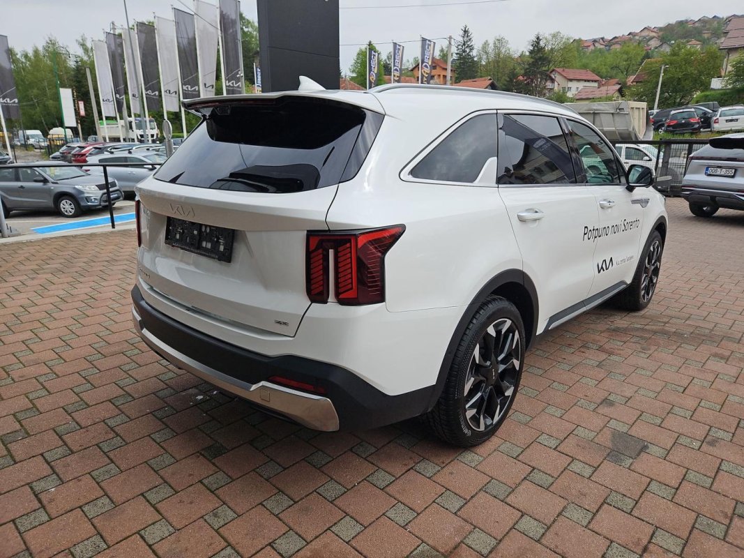 Automobil