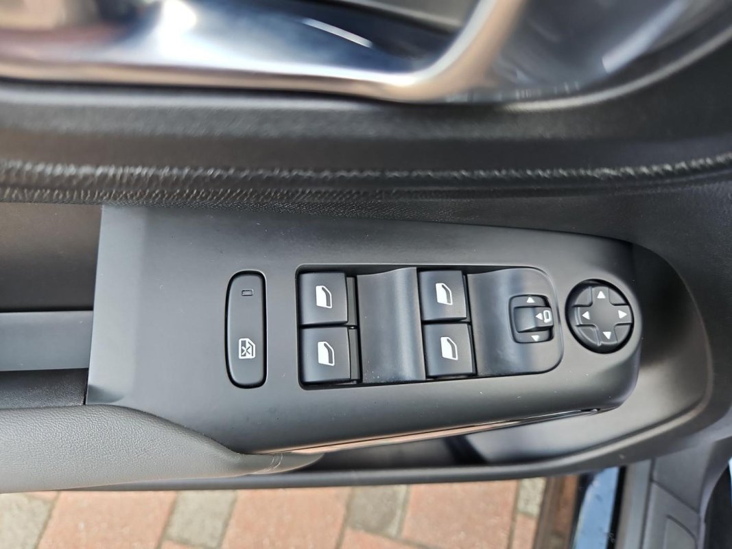 Automobil