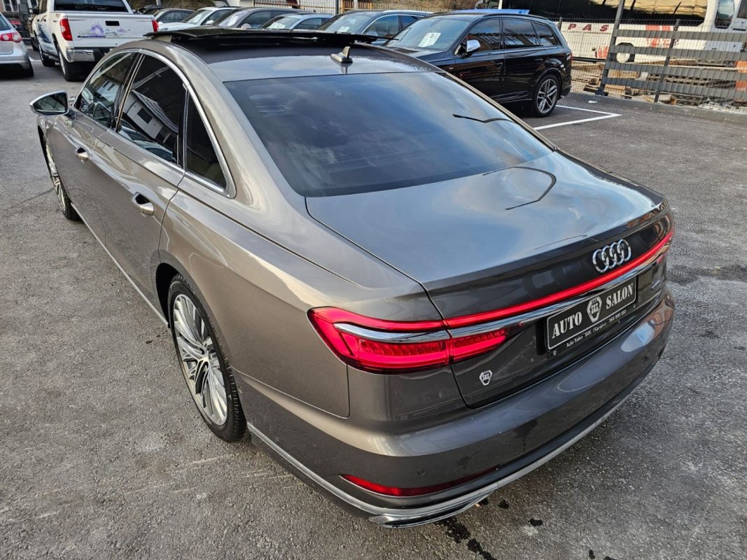 Automobil