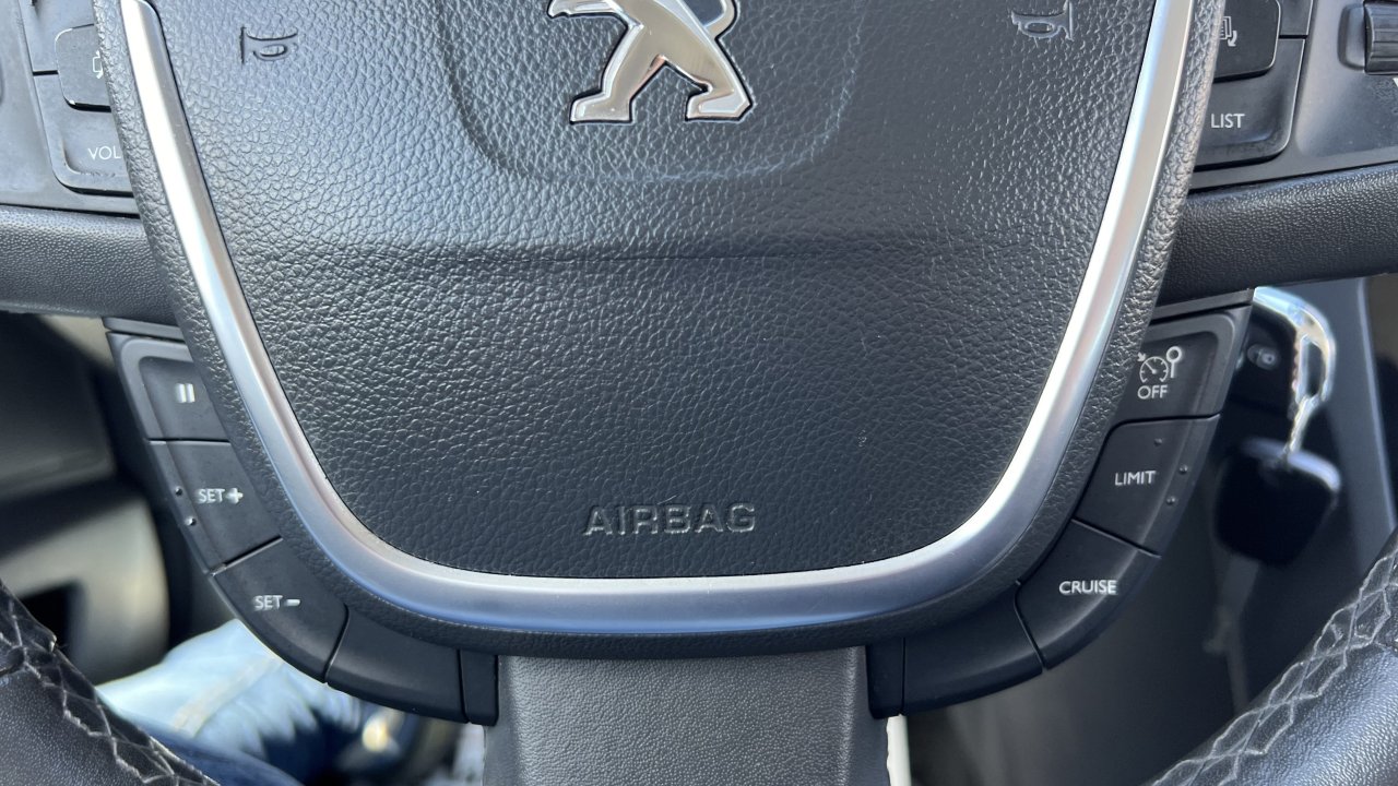 Automobil