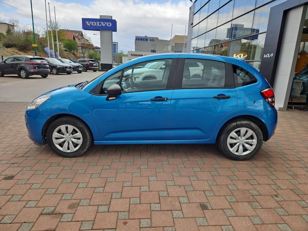 Automobil