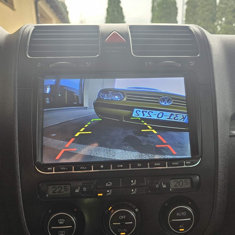 Automobil