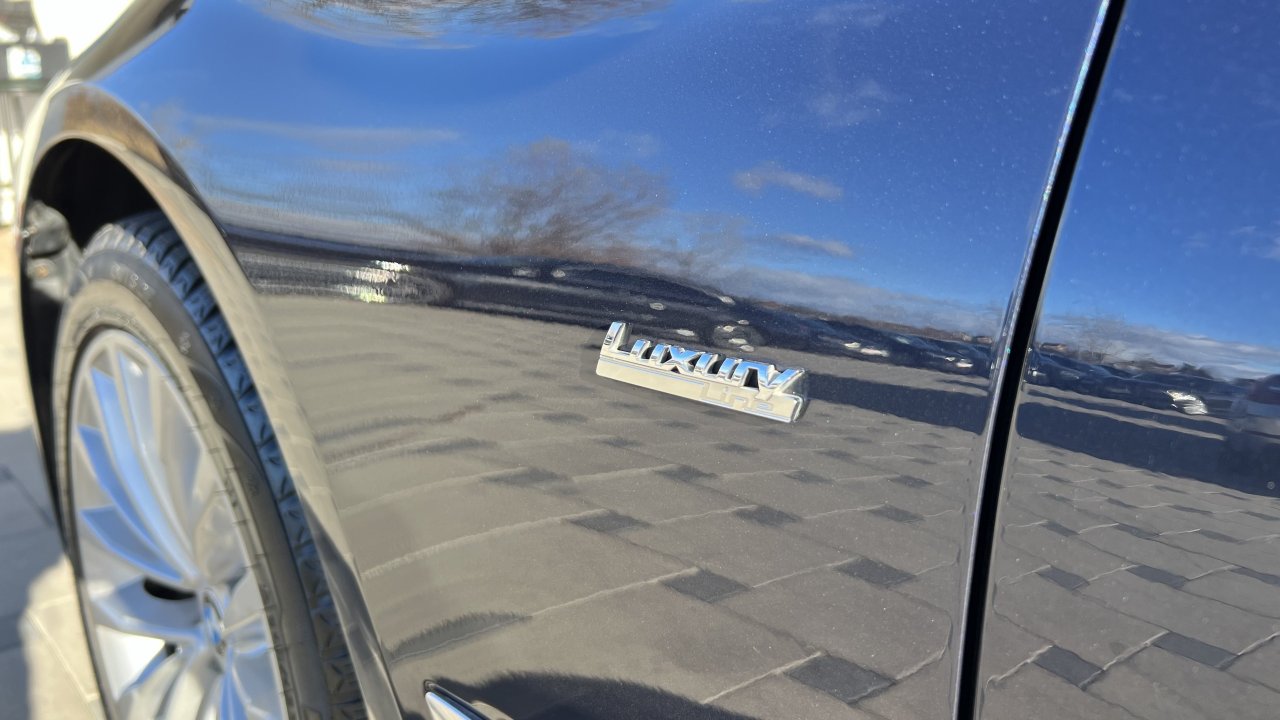 Automobil