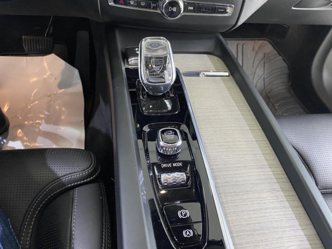 Automobil
