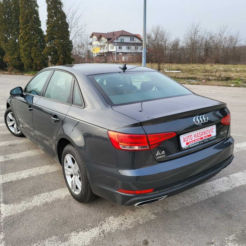 Automobil