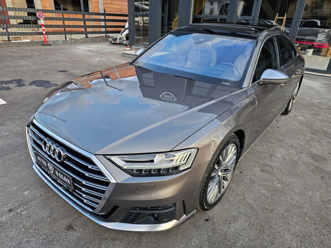 Automobil