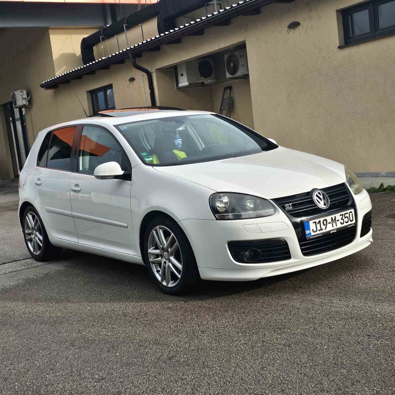 Automobil