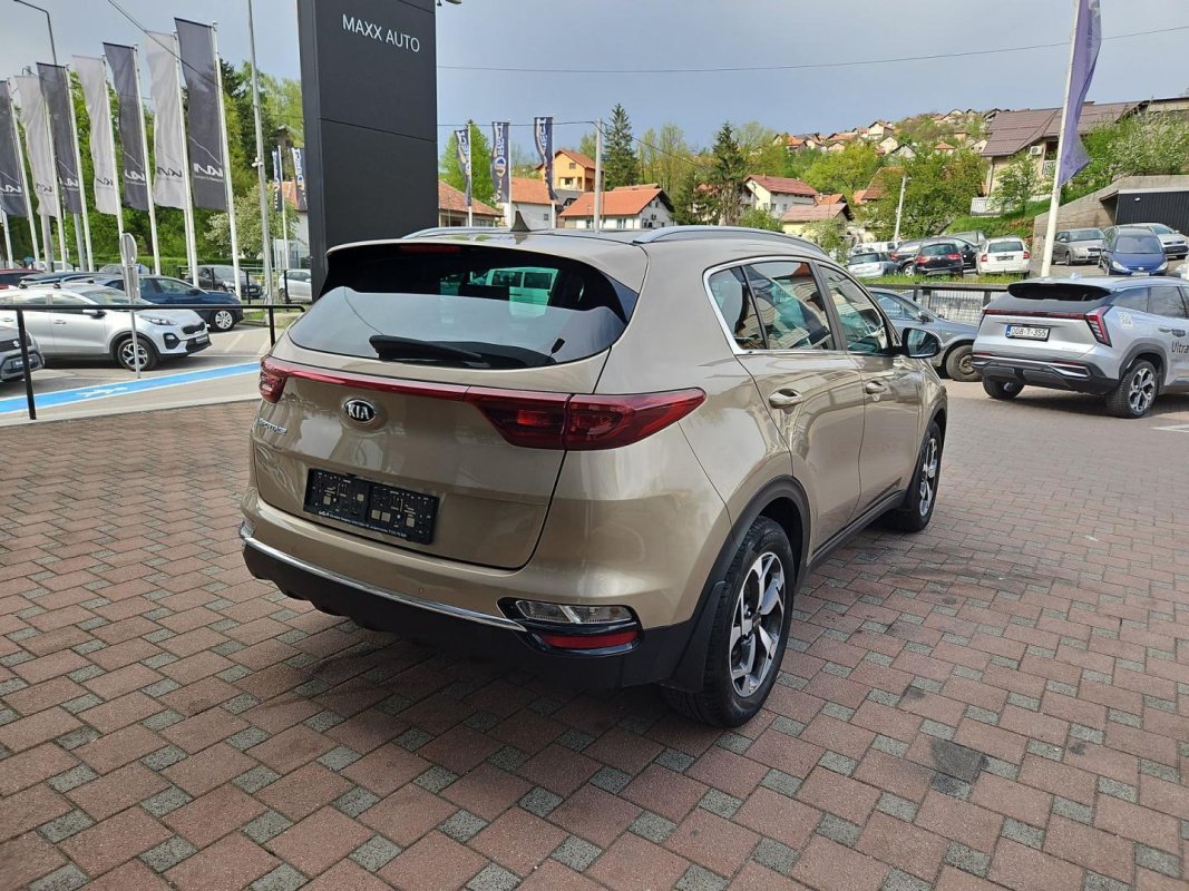 Automobil