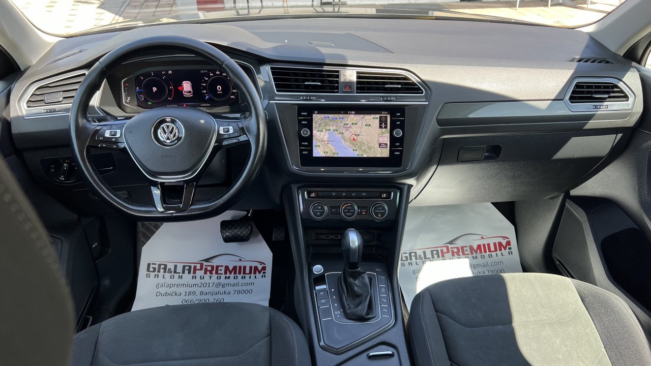 Automobil
