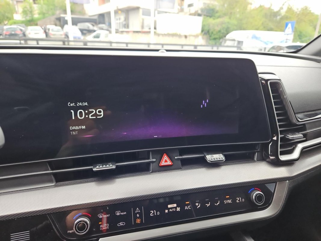 Automobil