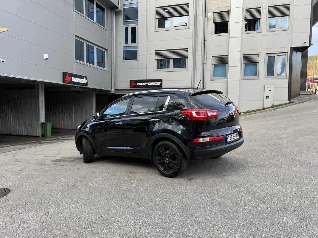 Automobil