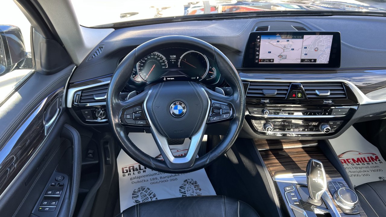 Automobil