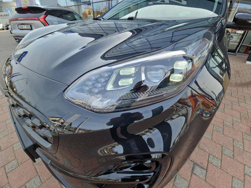 Automobil